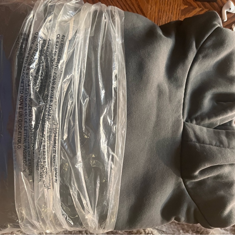 Yeezy x Gap sweatshirt sz L NEW